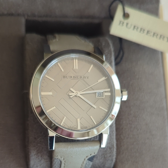 Burberry Beige Watch - Picture 4 of 10